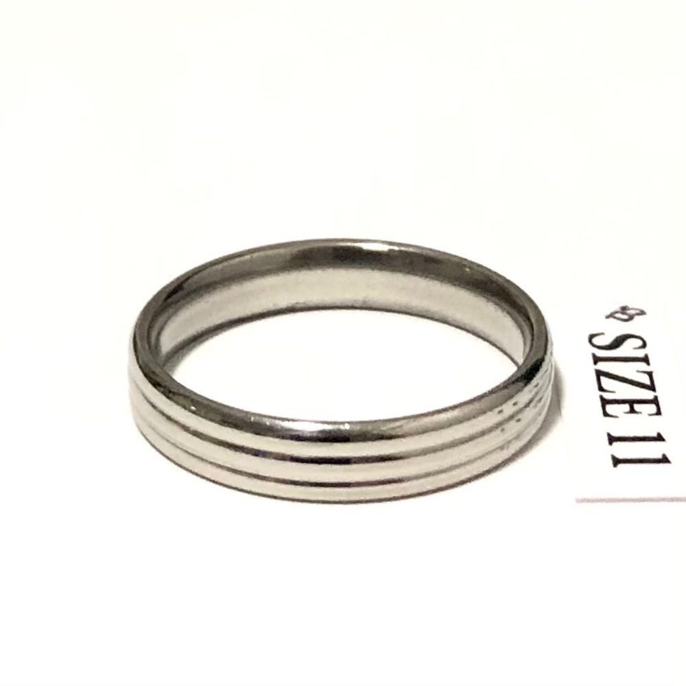 Silver Tone Ribbed Ring, Size 11